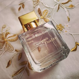 perfume-gentle-fluidity-gold